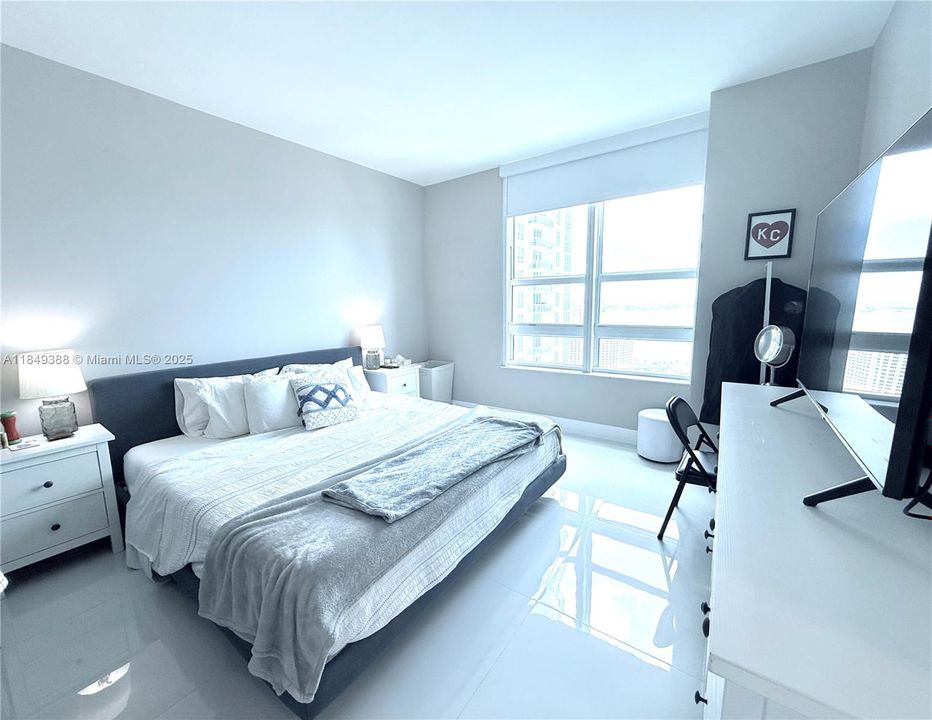 Recently Sold: $550,000 (1 beds, 1 baths, 702 Square Feet)