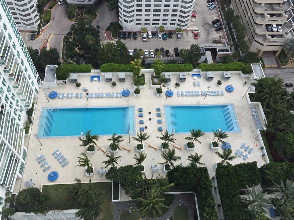 Recently Sold: $550,000 (1 beds, 1 baths, 702 Square Feet)