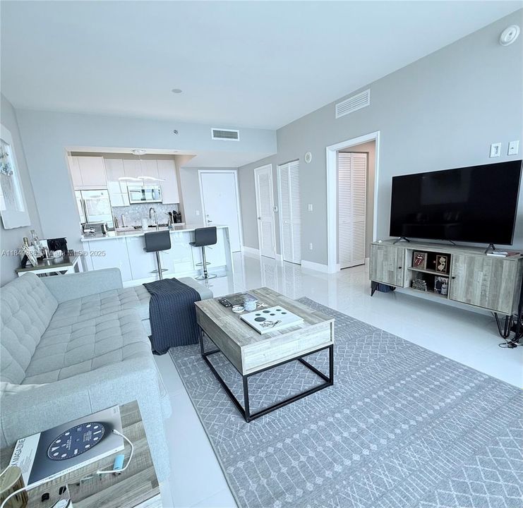 Recently Sold: $550,000 (1 beds, 1 baths, 702 Square Feet)