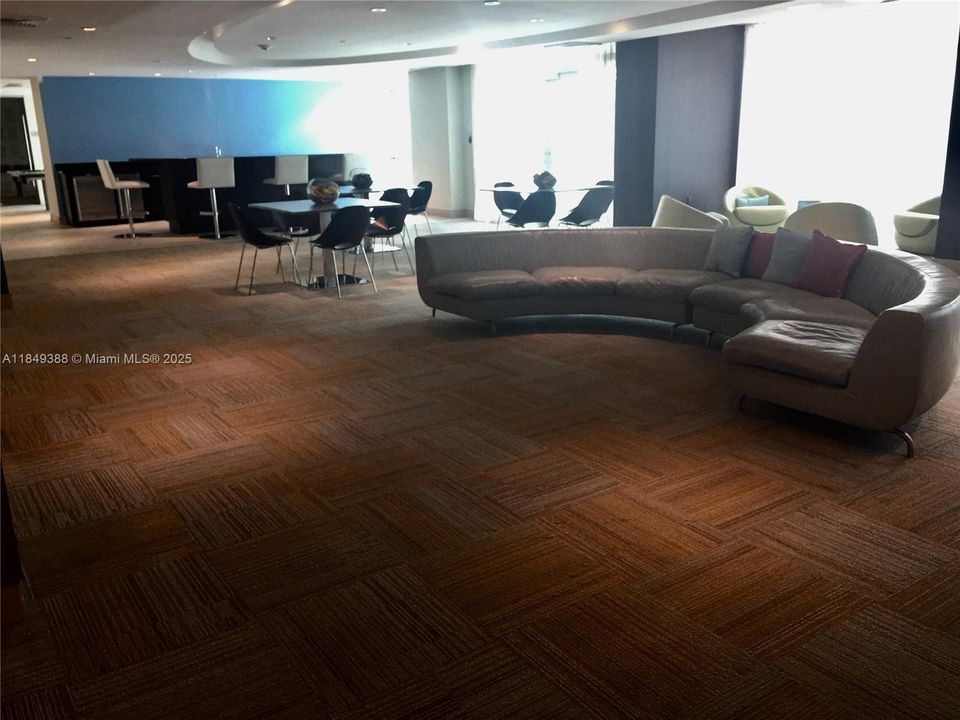 Recently Sold: $550,000 (1 beds, 1 baths, 702 Square Feet)