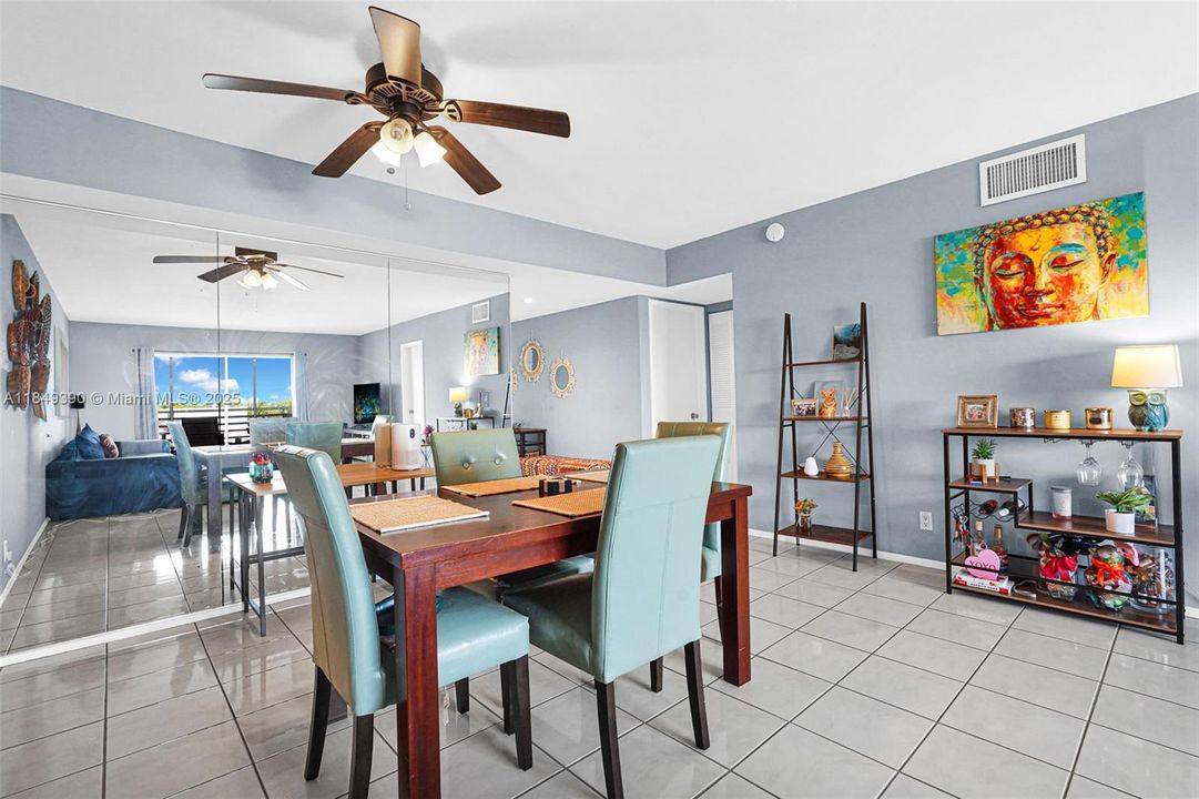 En Venta: $275,000 (2 camas, 2 baños, 912 Pies cuadrados)