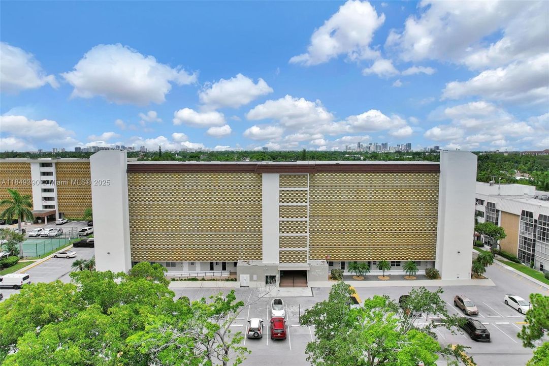 En Venta: $275,000 (2 camas, 2 baños, 912 Pies cuadrados)