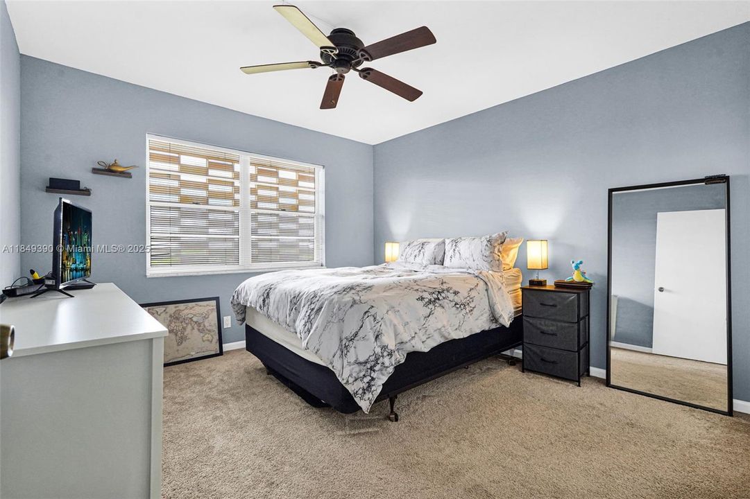 En Venta: $275,000 (2 camas, 2 baños, 912 Pies cuadrados)