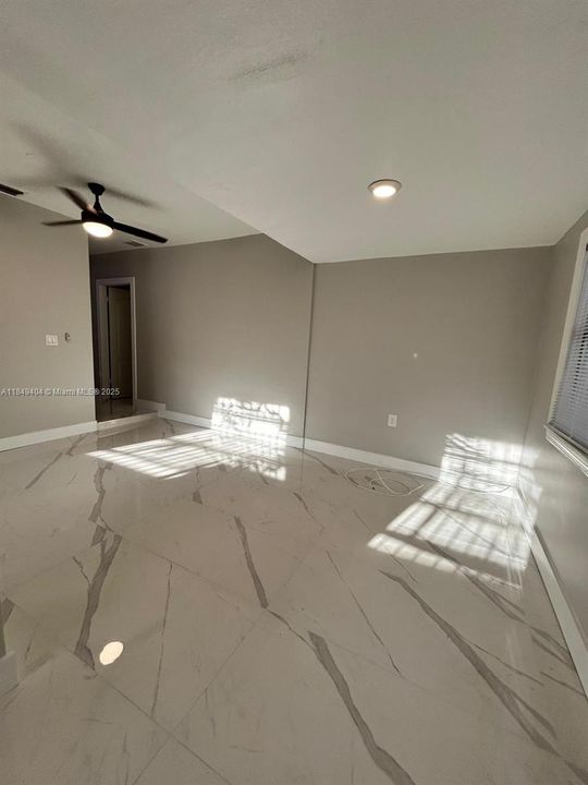 Vendido Recientemente: $640,000 (4 camas, 2 baños, 1860 Pies cuadrados)