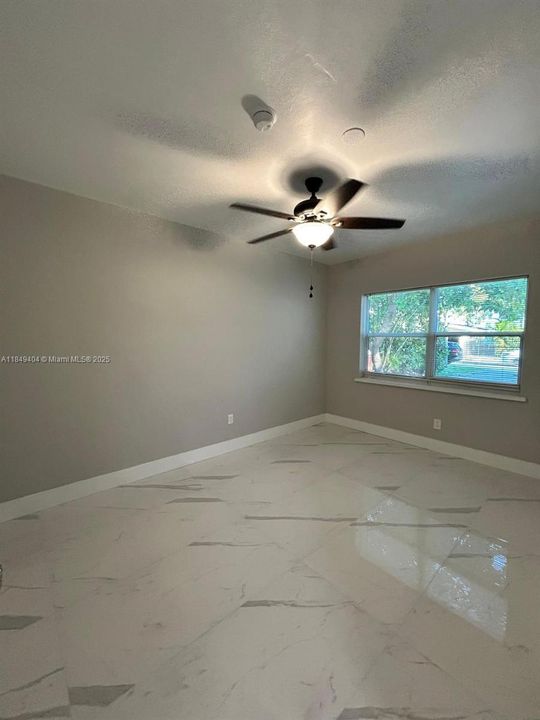 Vendido Recientemente: $640,000 (4 camas, 2 baños, 1860 Pies cuadrados)