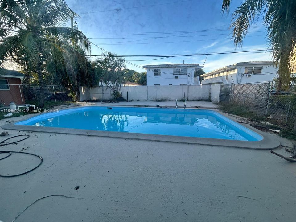 Vendido Recientemente: $640,000 (4 camas, 2 baños, 1860 Pies cuadrados)