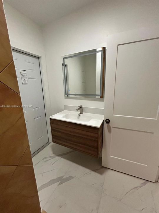 Vendido Recientemente: $640,000 (4 camas, 2 baños, 1860 Pies cuadrados)