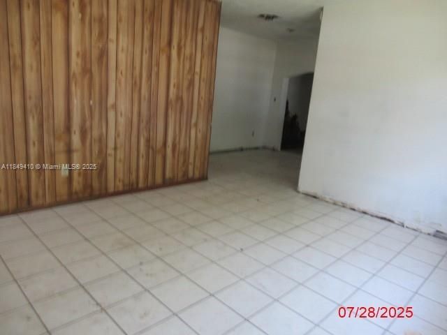 合同活跃: $360,000 (3 贝兹, 1 浴室, 1306 平方英尺)