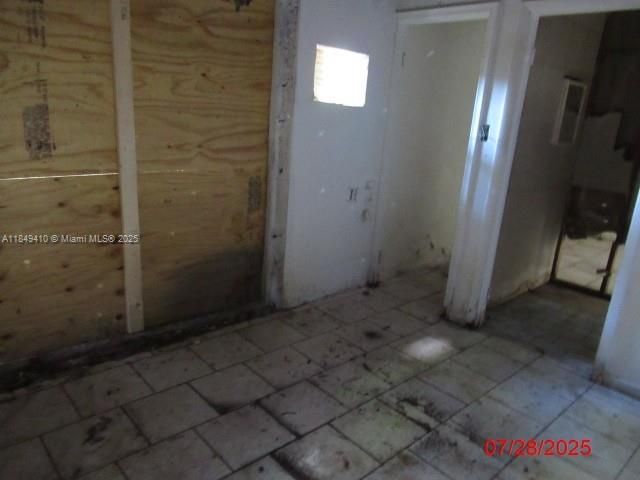 合同活跃: $360,000 (3 贝兹, 1 浴室, 1306 平方英尺)