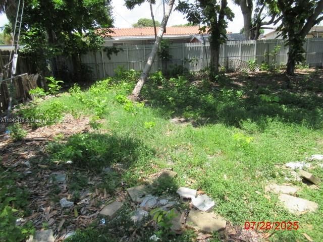 合同活跃: $360,000 (3 贝兹, 1 浴室, 1306 平方英尺)