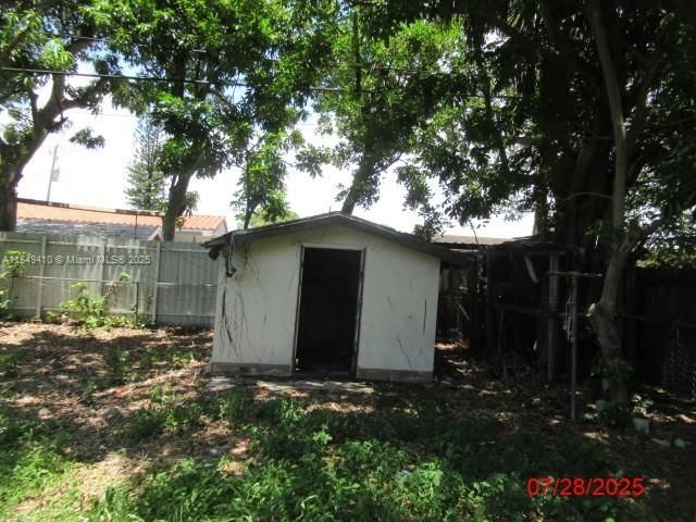 合同活跃: $360,000 (3 贝兹, 1 浴室, 1306 平方英尺)