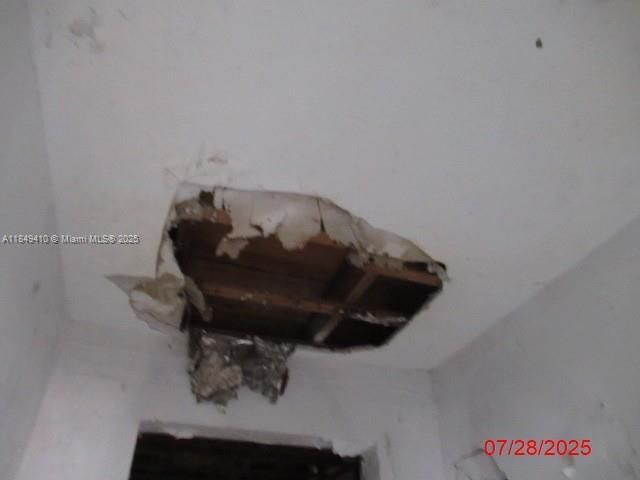 合同活跃: $360,000 (3 贝兹, 1 浴室, 1306 平方英尺)