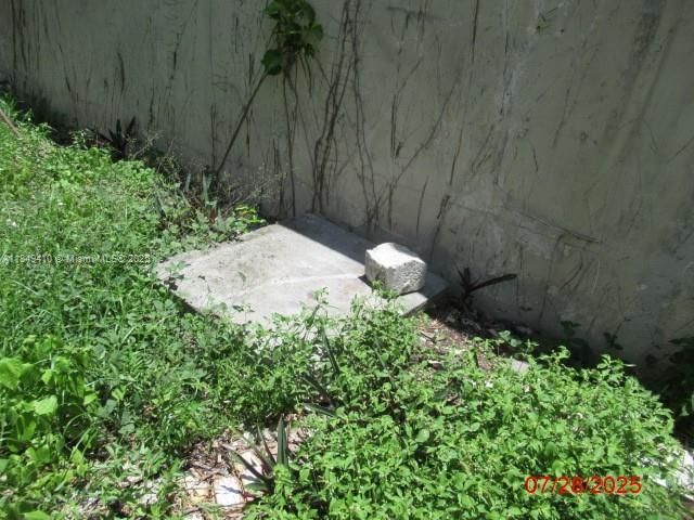 合同活跃: $360,000 (3 贝兹, 1 浴室, 1306 平方英尺)