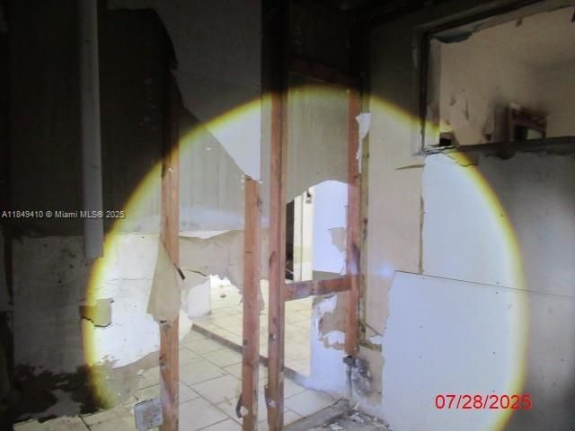 合同活跃: $360,000 (3 贝兹, 1 浴室, 1306 平方英尺)