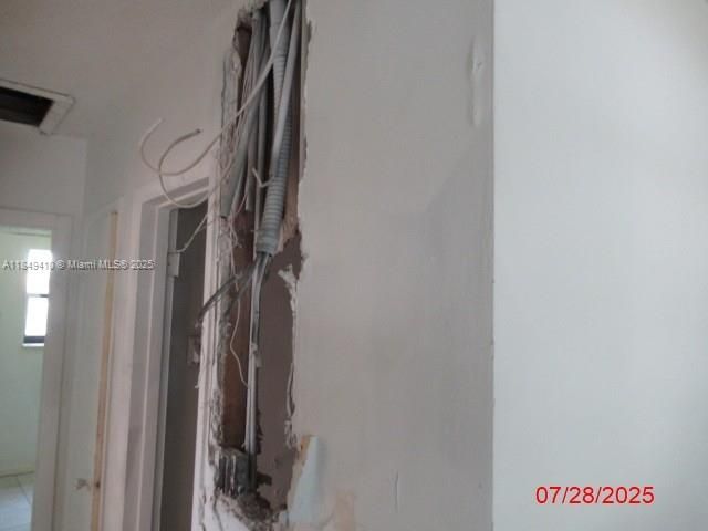 合同活跃: $360,000 (3 贝兹, 1 浴室, 1306 平方英尺)