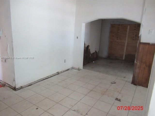 合同活跃: $360,000 (3 贝兹, 1 浴室, 1306 平方英尺)