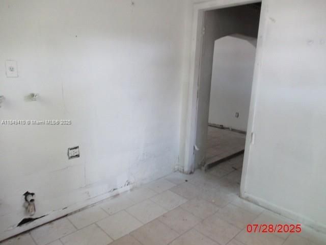 合同活跃: $360,000 (3 贝兹, 1 浴室, 1306 平方英尺)