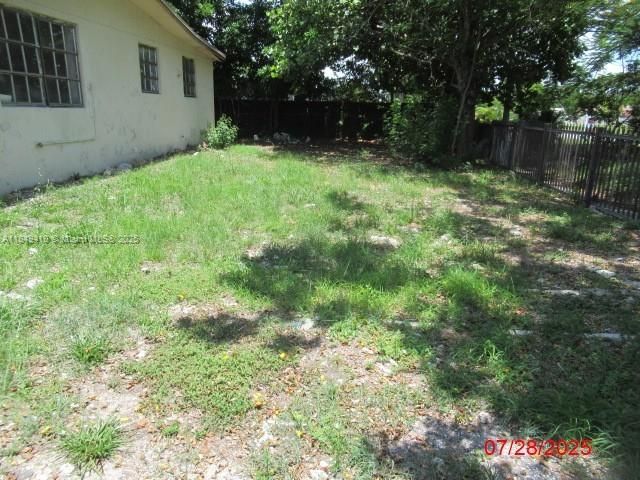 合同活跃: $360,000 (3 贝兹, 1 浴室, 1306 平方英尺)