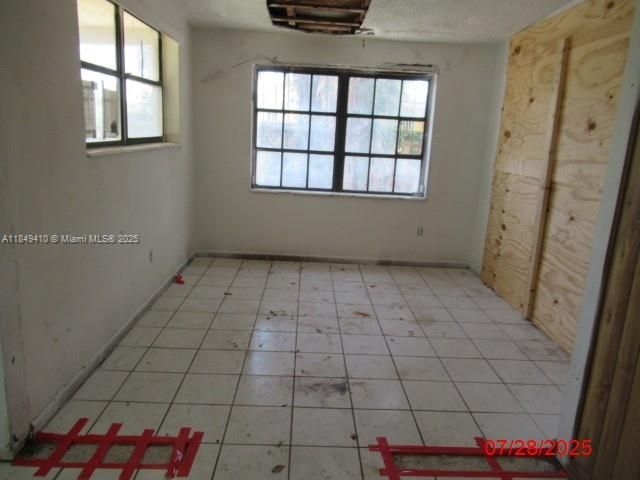 合同活跃: $360,000 (3 贝兹, 1 浴室, 1306 平方英尺)