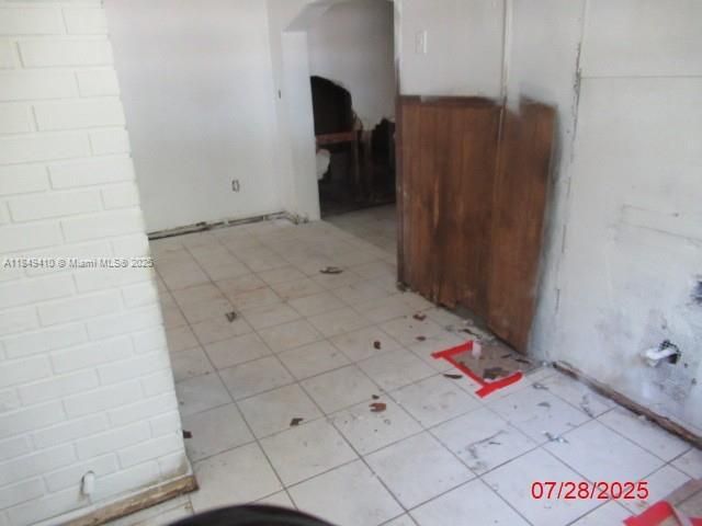 合同活跃: $360,000 (3 贝兹, 1 浴室, 1306 平方英尺)