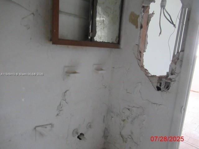 合同活跃: $360,000 (3 贝兹, 1 浴室, 1306 平方英尺)