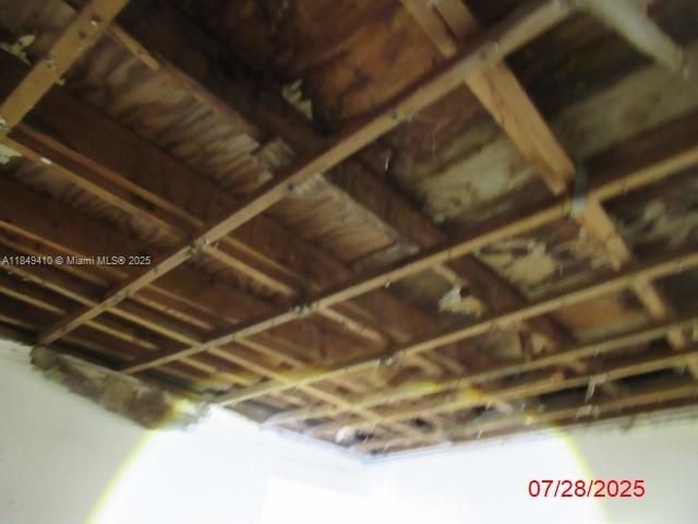 合同活跃: $360,000 (3 贝兹, 1 浴室, 1306 平方英尺)