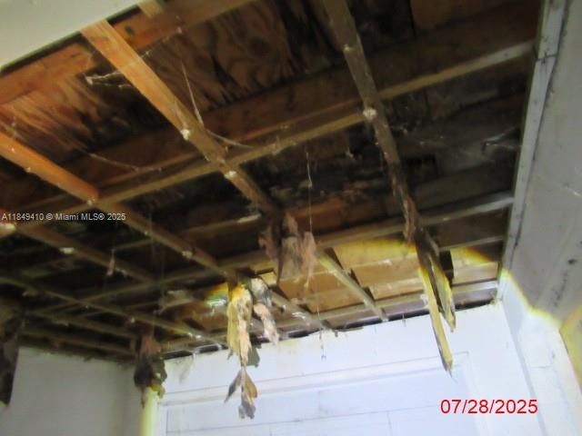 合同活跃: $360,000 (3 贝兹, 1 浴室, 1306 平方英尺)