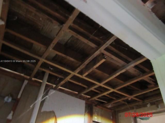 合同活跃: $360,000 (3 贝兹, 1 浴室, 1306 平方英尺)