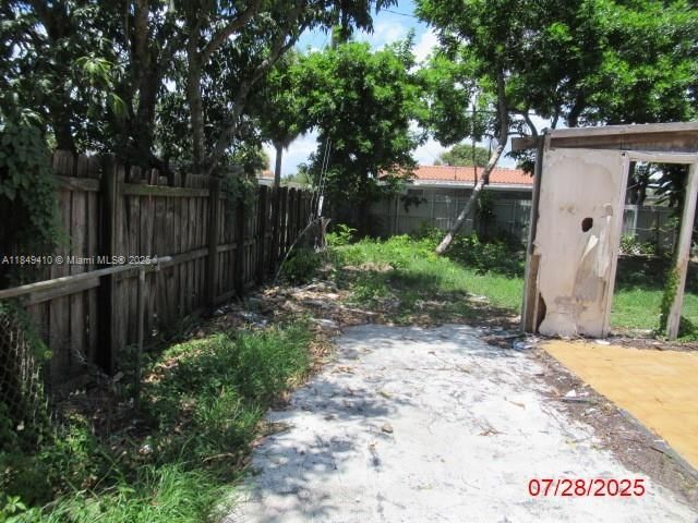 合同活跃: $360,000 (3 贝兹, 1 浴室, 1306 平方英尺)