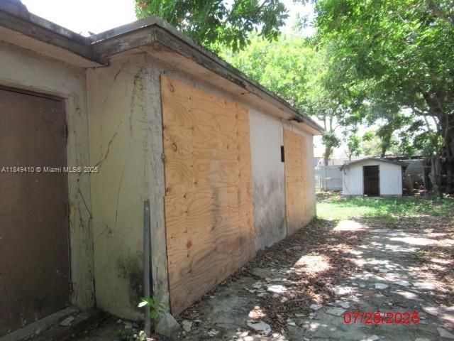 合同活跃: $360,000 (3 贝兹, 1 浴室, 1306 平方英尺)