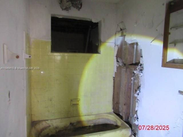 合同活跃: $360,000 (3 贝兹, 1 浴室, 1306 平方英尺)