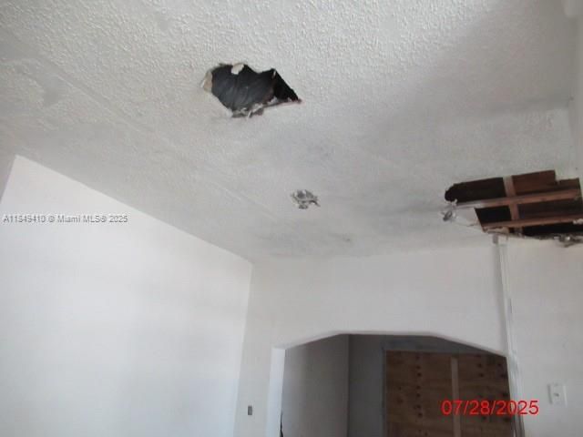 合同活跃: $360,000 (3 贝兹, 1 浴室, 1306 平方英尺)