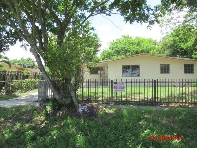 合同活跃: $360,000 (3 贝兹, 1 浴室, 1306 平方英尺)