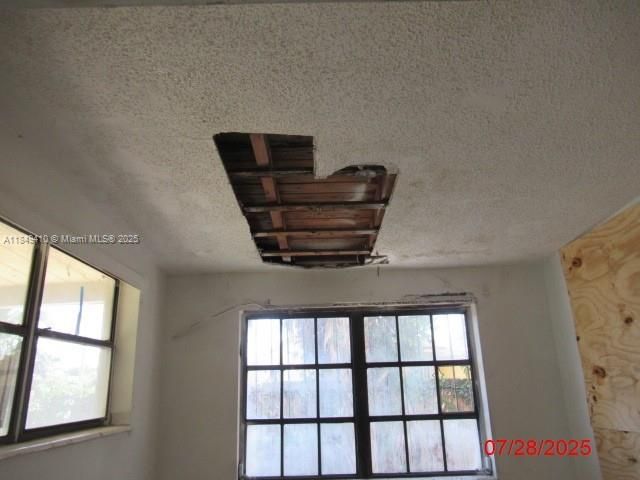 合同活跃: $360,000 (3 贝兹, 1 浴室, 1306 平方英尺)