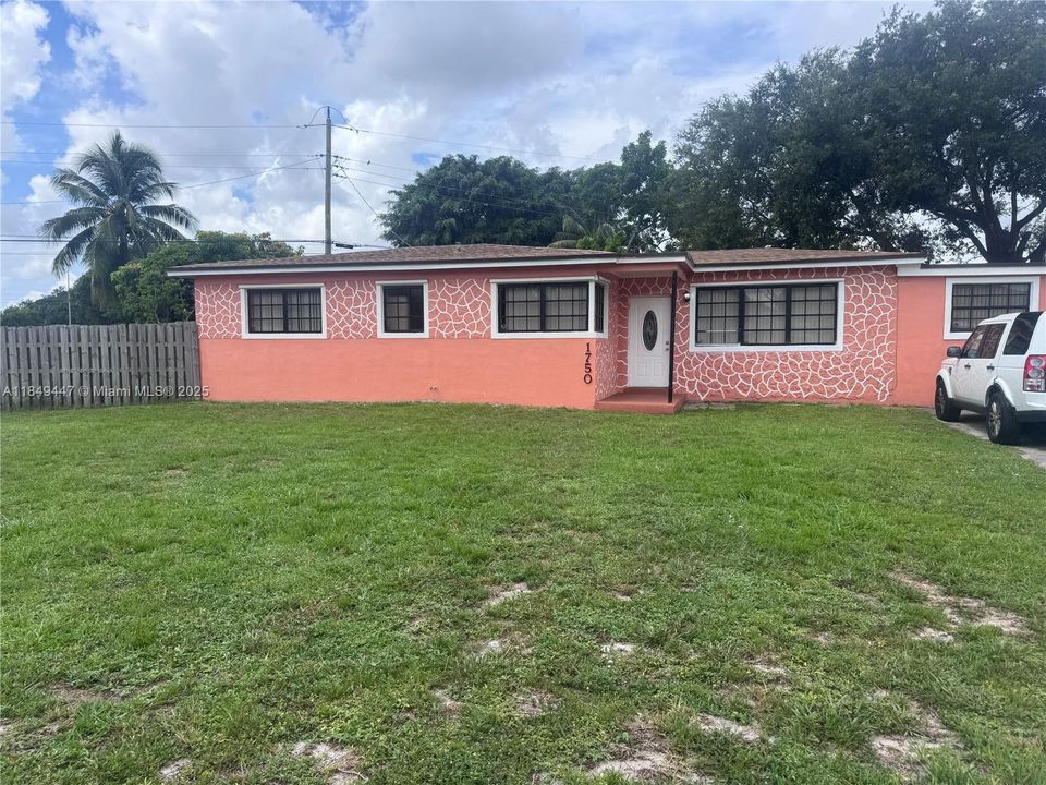 Activo con contrato: $550,000 (4 camas, 3 baños, 1121 Pies cuadrados)