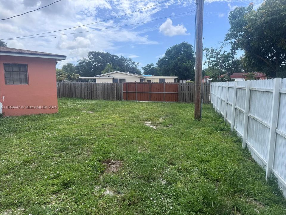 Activo con contrato: $550,000 (4 camas, 3 baños, 1121 Pies cuadrados)