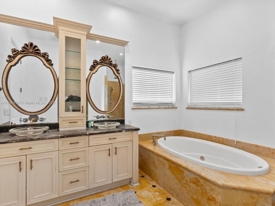 待售: $2,150,000 (5 贝兹, 3 浴室, 2020 平方英尺)