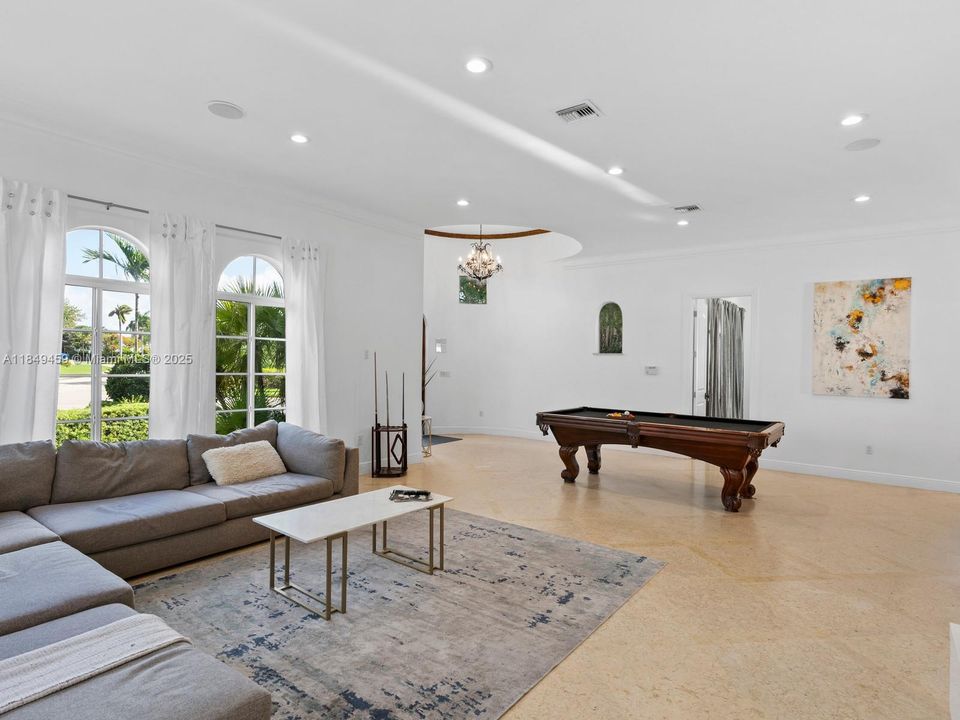 待售: $2,150,000 (5 贝兹, 3 浴室, 2020 平方英尺)