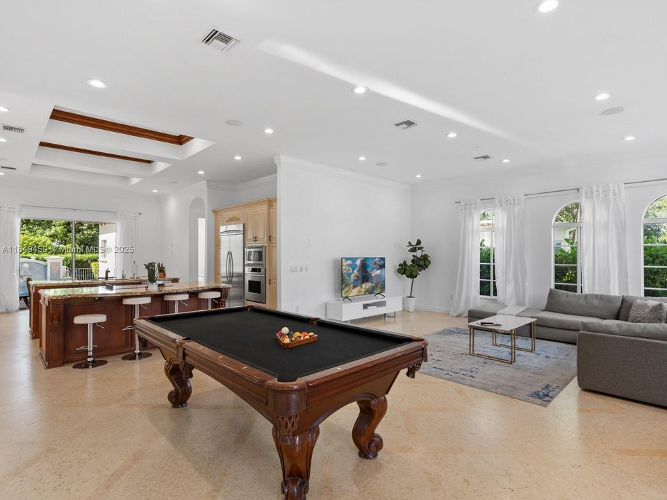 待售: $2,150,000 (5 贝兹, 3 浴室, 2020 平方英尺)