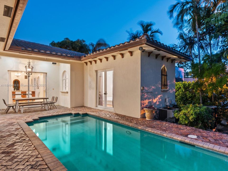 待售: $2,150,000 (5 贝兹, 3 浴室, 2020 平方英尺)