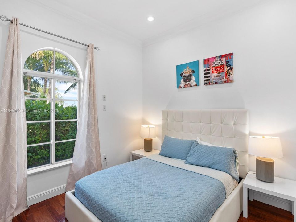 待售: $2,150,000 (5 贝兹, 3 浴室, 2020 平方英尺)