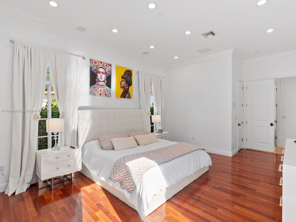 待售: $2,150,000 (5 贝兹, 3 浴室, 2020 平方英尺)