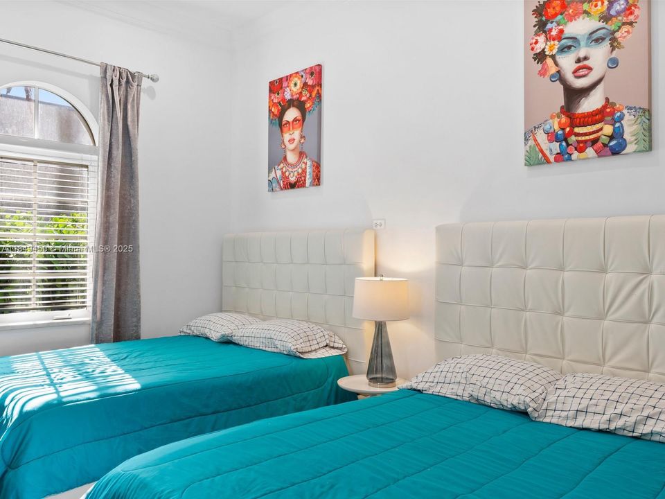 待售: $2,150,000 (5 贝兹, 3 浴室, 2020 平方英尺)