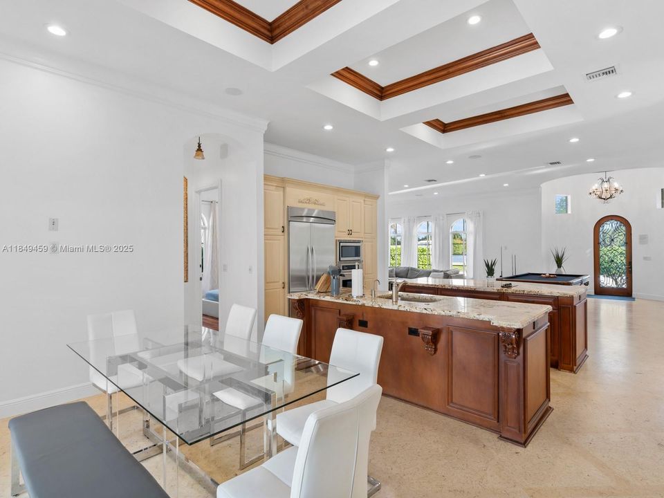 待售: $2,150,000 (5 贝兹, 3 浴室, 2020 平方英尺)