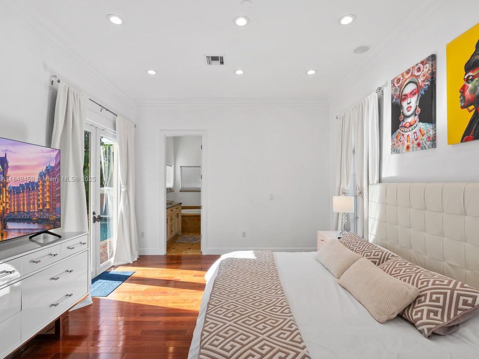 待售: $2,150,000 (5 贝兹, 3 浴室, 2020 平方英尺)