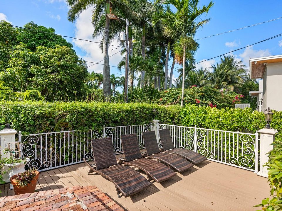 待售: $2,150,000 (5 贝兹, 3 浴室, 2020 平方英尺)