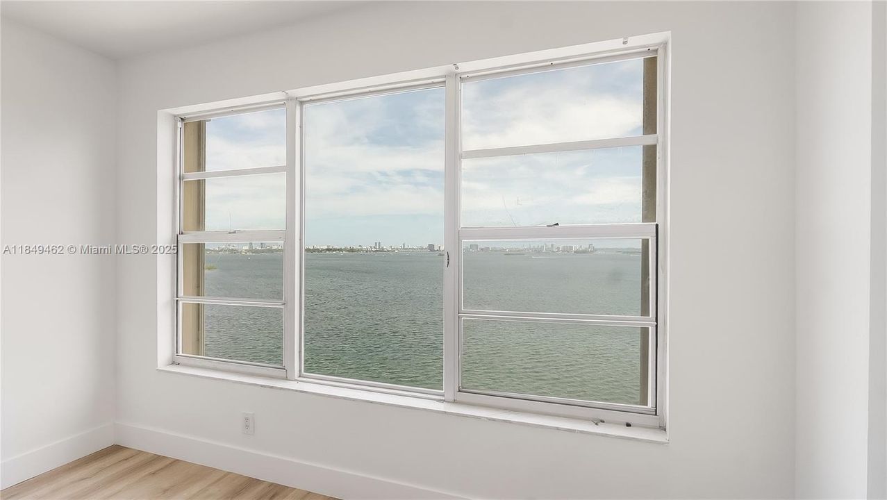 合同活跃: $229,900 (2 贝兹, 2 浴室, 2766 平方英尺)