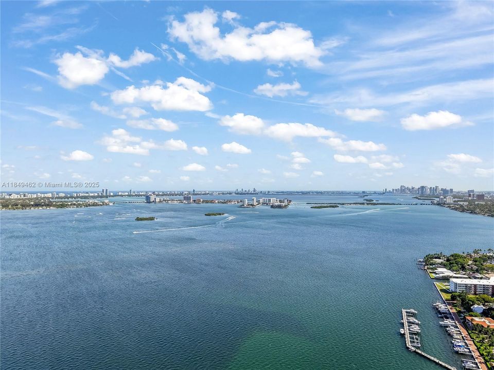 合同活跃: $229,900 (2 贝兹, 2 浴室, 2766 平方英尺)