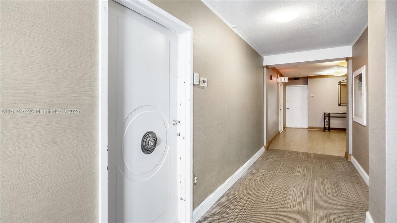 合同活跃: $229,900 (2 贝兹, 2 浴室, 2766 平方英尺)