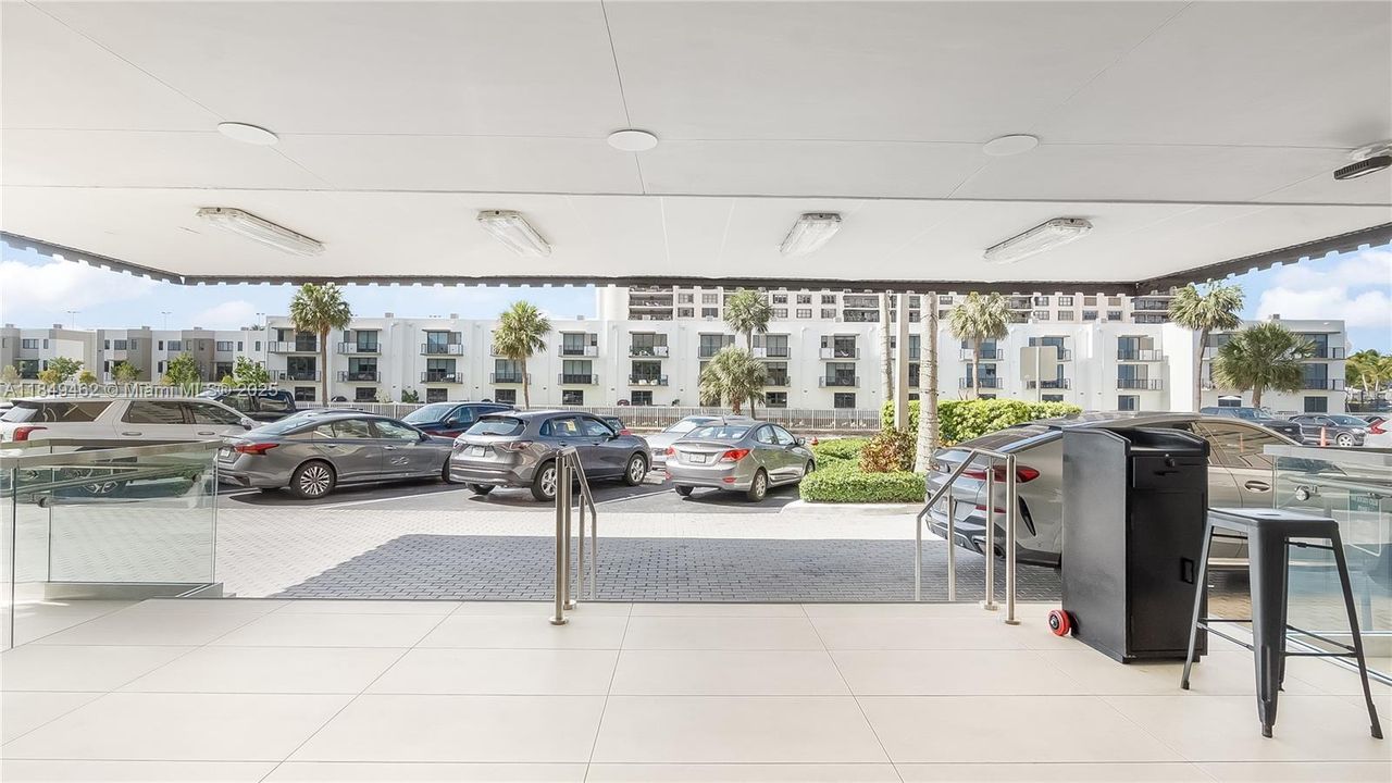 合同活跃: $229,900 (2 贝兹, 2 浴室, 2766 平方英尺)